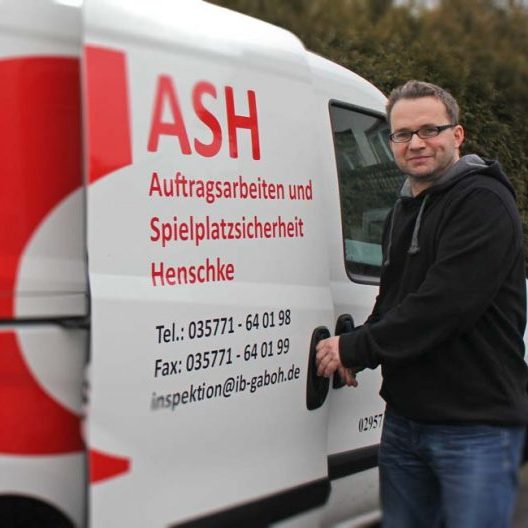 Herr Rapp Auftragsarbeiten und Spielplatzsicherheit