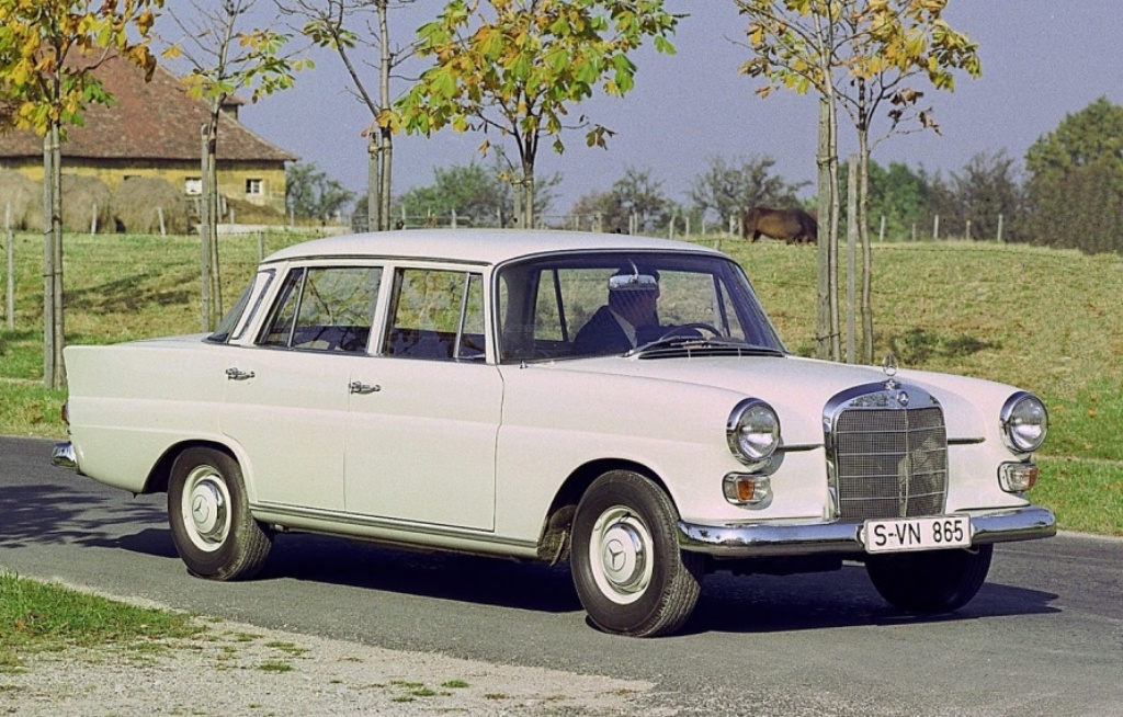 Mercedes-Benz "Pequeño Colas" (1959-68) | Daimler