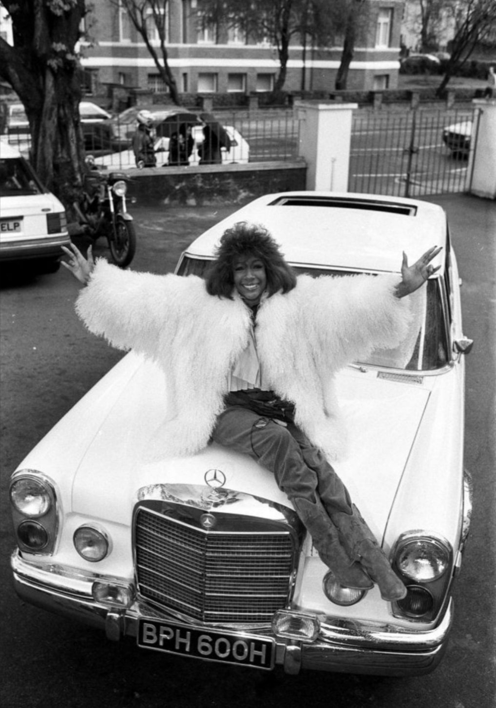 Stars & Cars 3 La cantante Mary Wilson de The Supremes sobre el Mercedes-Benz 600 Pullman Limousine de John Lennon | Malcolm Croft:PA Images:Getty Images