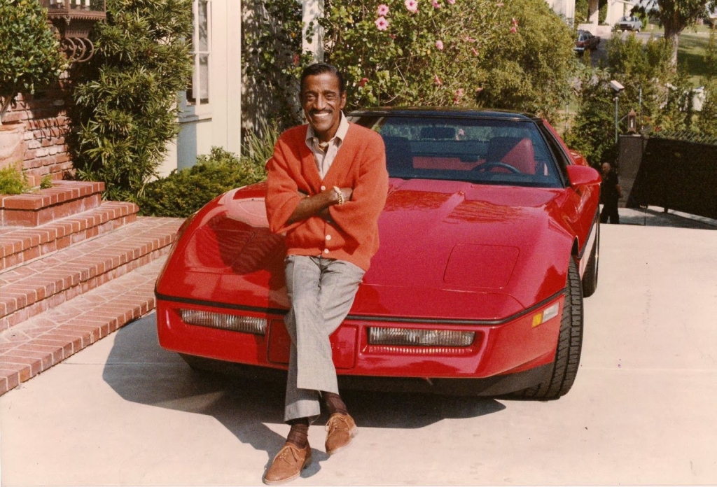 Personajes singulares y sus coches: Sammy Davis Jr. sobre el Chevrolet Corvette C4 de 1984 que conducía en la película Cannonball II