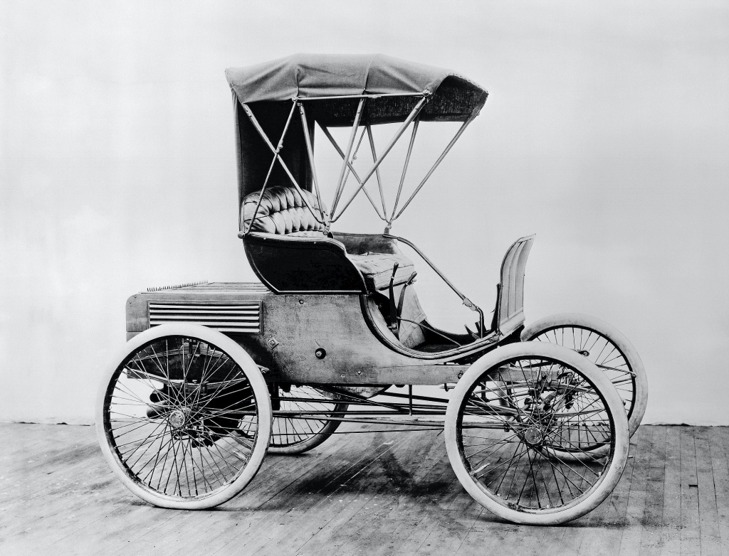 El primer automóvil fabricado por Winton se vendió el 24 de marzo de 1898