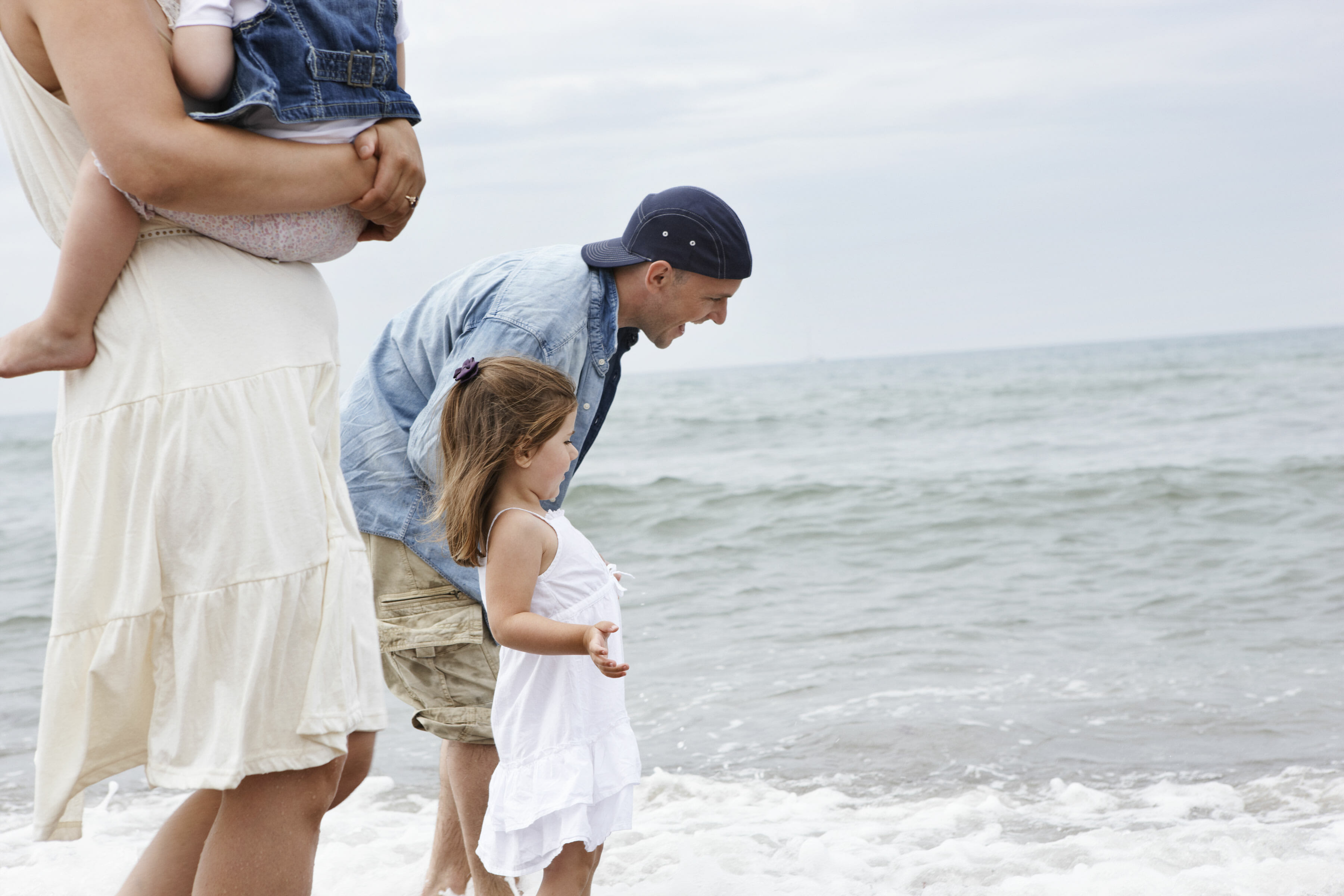 Fotografering af livsstil, billedbank, far og datter ved stranden © Foto Ida Schmidt