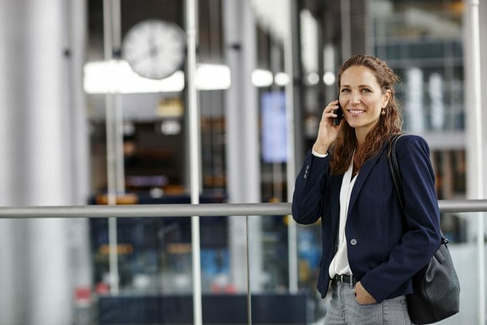 Rejsefotografering, kvinde i lufthavn © foto Ida Schmidt