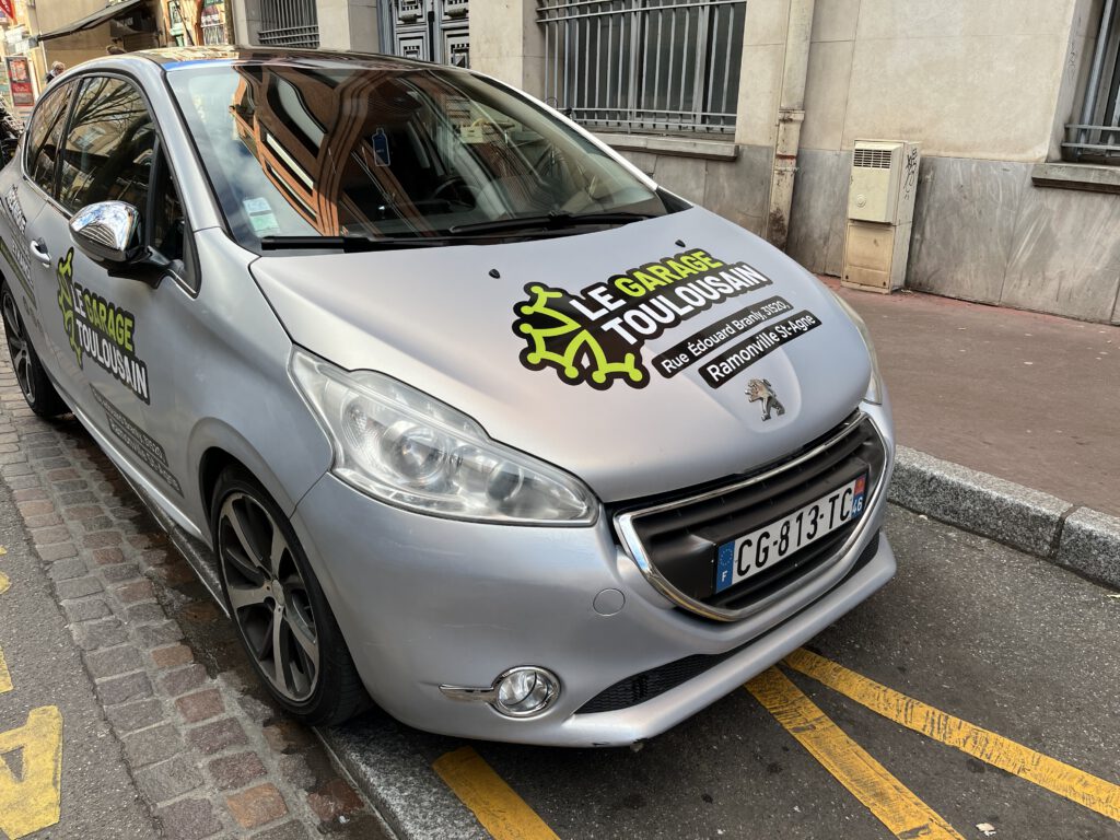 Avant marquage automobile Toulouse Garage Toulousain
