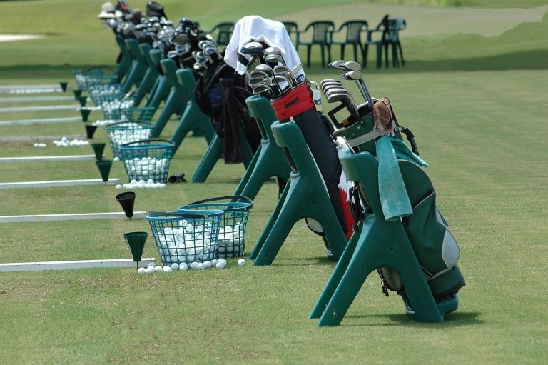 golf clubs, golf bags, driving range-1633748.jpg