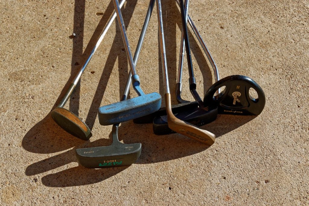 golf putters, old golf clubs, rusty clubs-967487.jpg