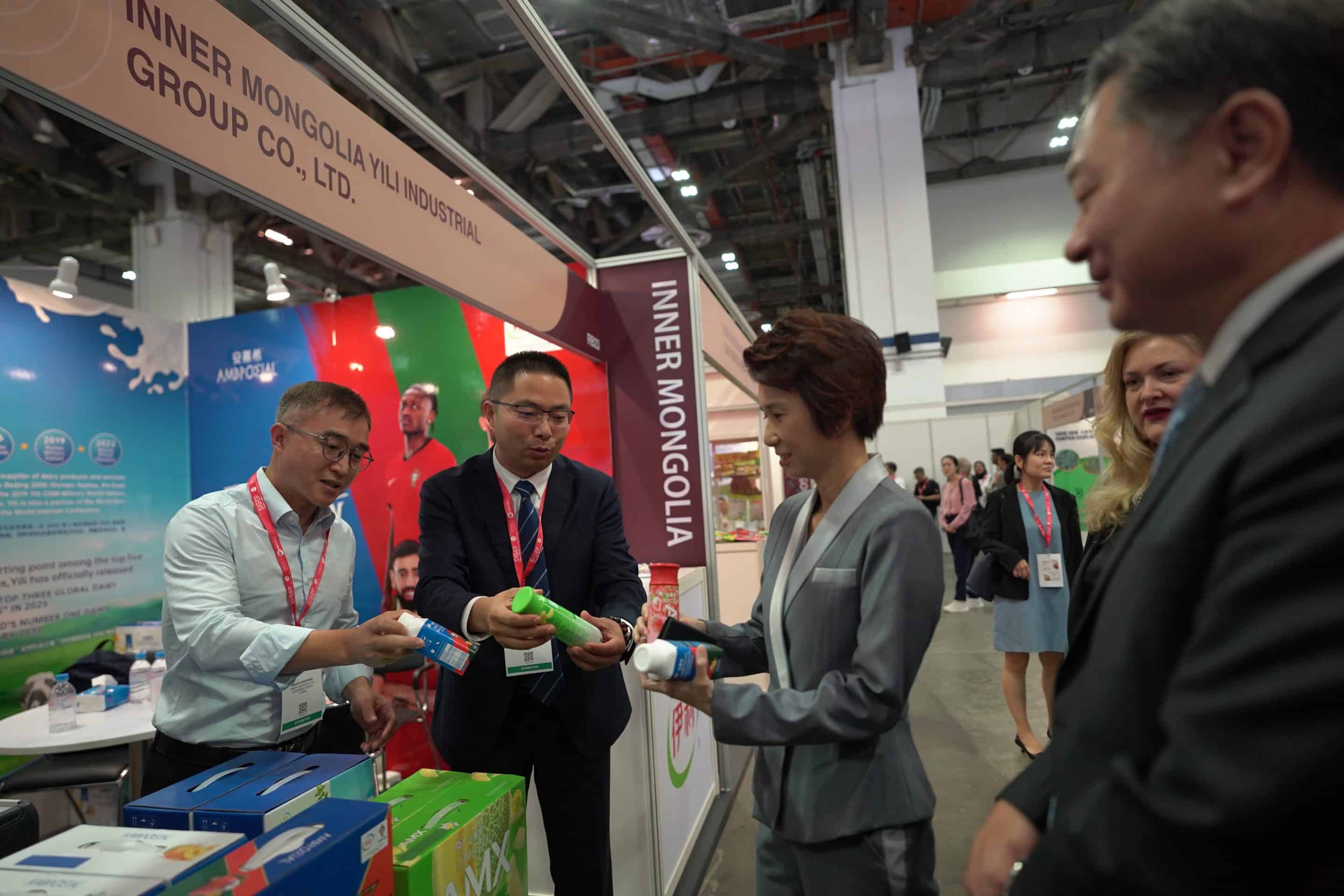 Official Opening Ceremony at SIGEP Asia 2024 and Restaurant Asia 2024_GOH Guided Tour_Group Photo_Inner Mongolia Yili Industrial Group Co Ltd