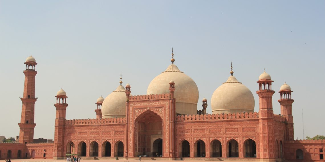 Badshahi-moskeen, Lahore, Pakistan (Wikimedia Commons).