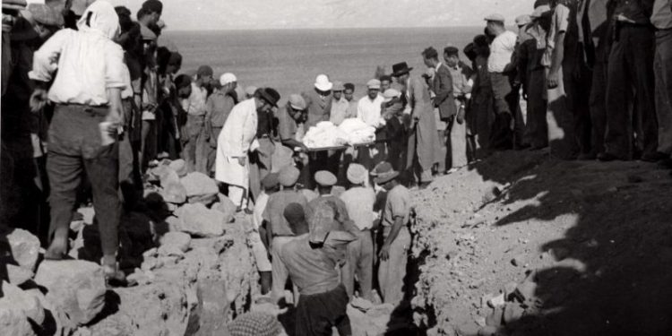 Begravelsen etter massakren på jøder i Tiberias i 1938.