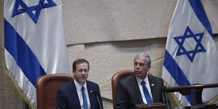 President Isaac Herzog og Knesset Speaker Mickey Levy. Foto: GPO