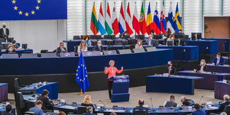 Debatt i EU-parlamentet i 2021. Foto: https://www.europarl.europa.eu/news/en/headlines/priorities/soteu2021.