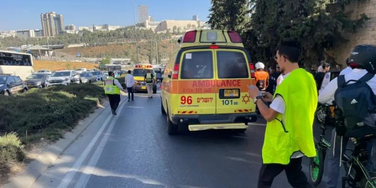 Scene etter angrepet ved Ramot, Jerusalem, 19. juli 2022. Foto: Magen David Adom / Jerusalem Post.