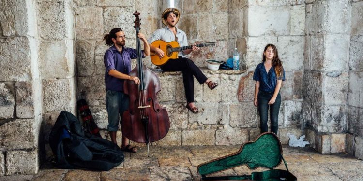 Musikere i Jaffa-porten til Jerusalems Gamleby.