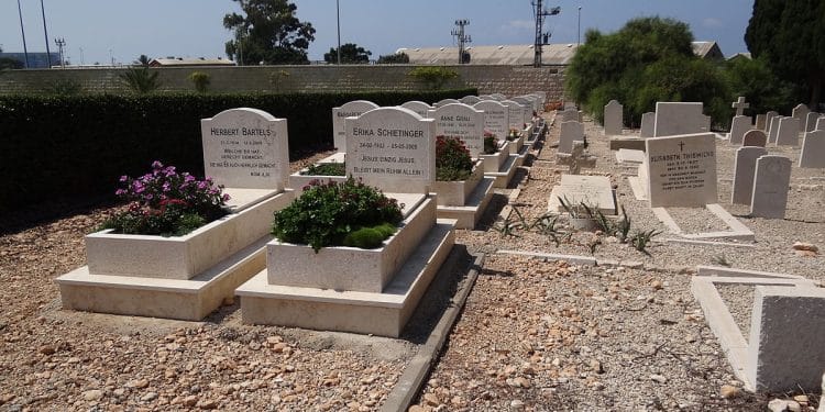 Messianic Judaism Cemetery in Haifa. Foto: https://commons.wikimedia.org/wiki/File:Messianic_Judaism_Cemetery_in_Haifa_(5).JPG.