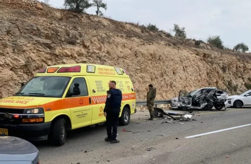 The aftermath of the car accident on road 5 after the stabbing attac, 15 November, 2022. Foto:  MDA OPERATIONAL COVERAGE, i Jerusalem Post.