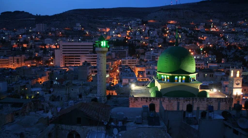 Nablus by night. Foto: Michael Loadenthal - https://www.flickr.com/photos/michaelimage/504523092.