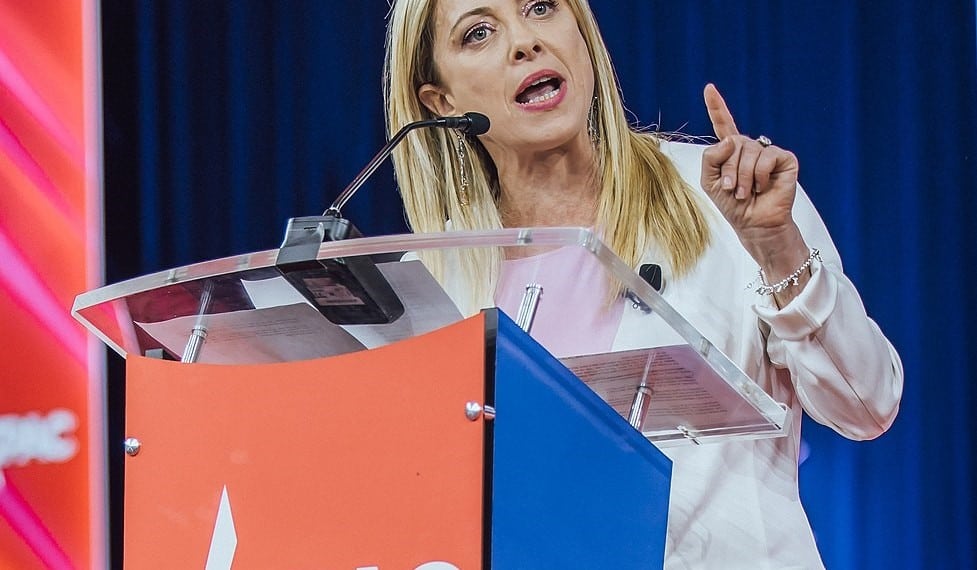 Italias statsminister Giorgia Meloni under CPAC 2022. The Conservative Political Action Conference i USA er den største og mest innflytelsesrike årlige konferansen for konservative politikere. Foto: https://www.flickr.com/photos/voxespana/51915316586/.