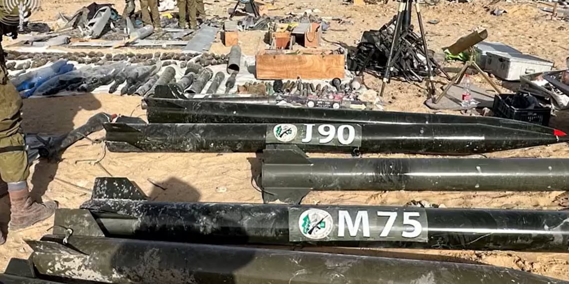 Enorme våpenmengder funnet. Stillbilde fra video (IDF)