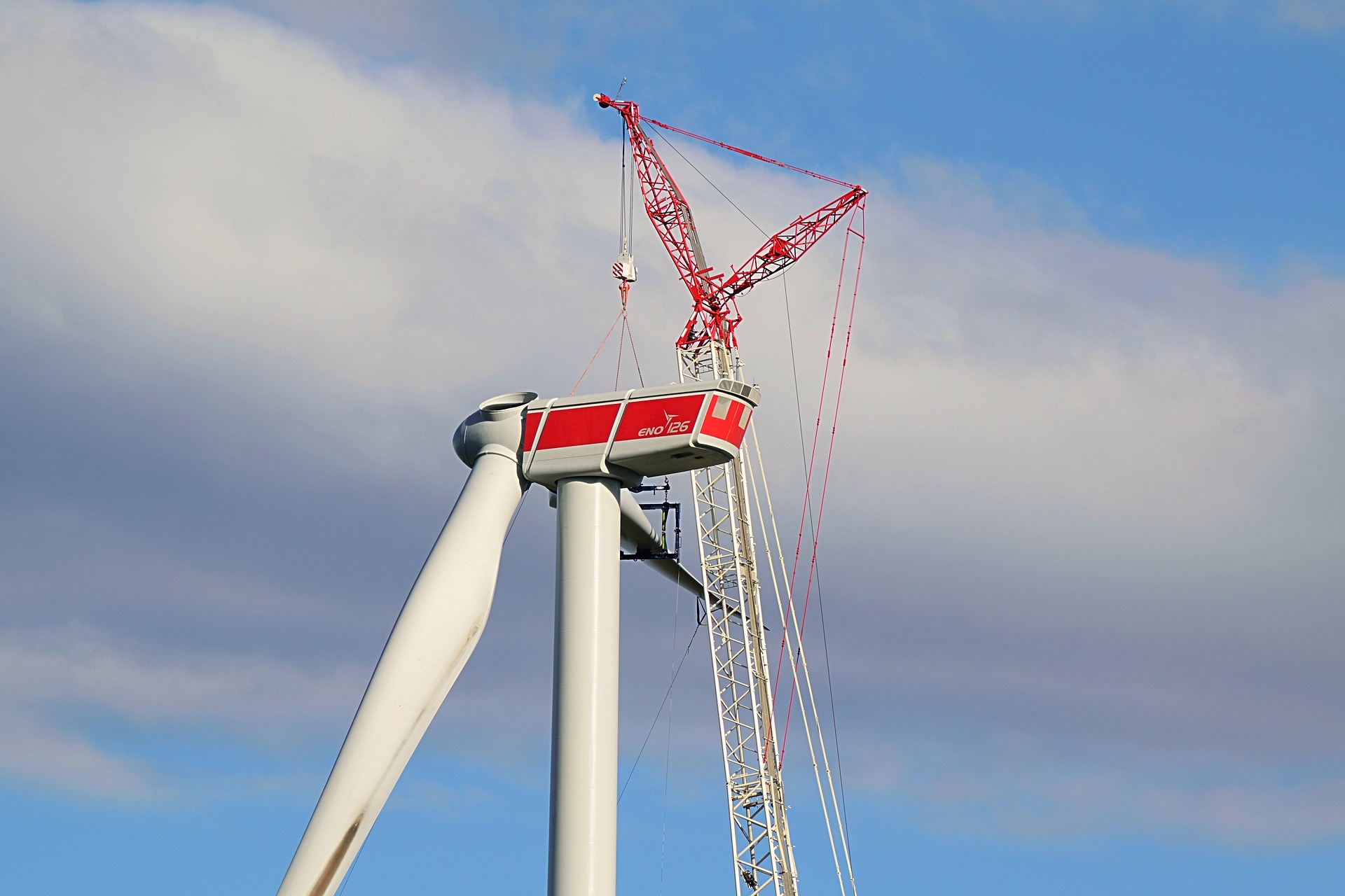 Akzeptanz von Windenergieanlagen: IKEM erneuert Forderung nach Pflicht zur finanziellen Beteiligung von Kommunen