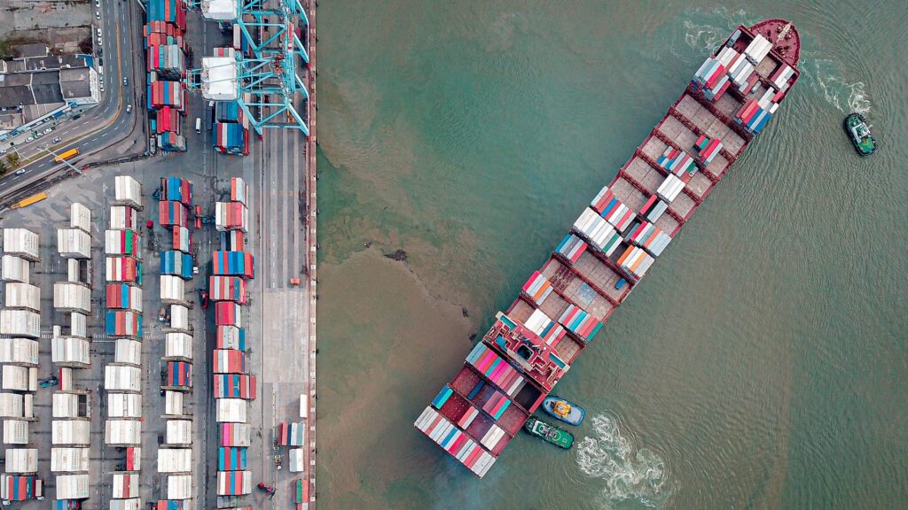 Frachter mit Containern