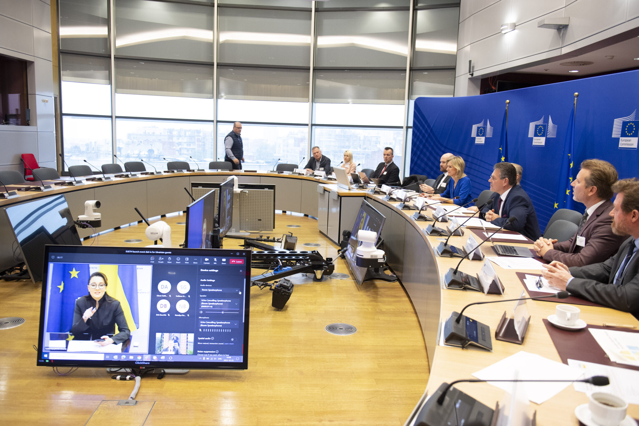 General view of the meeting