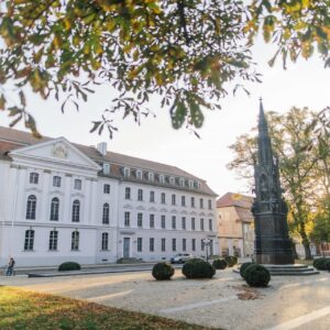 Hauptgebäude der Universität Greifswald im Herbst Universität Greifswald