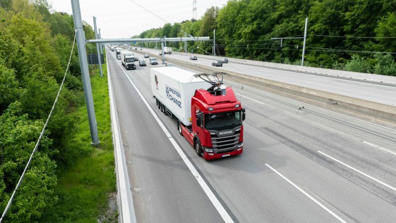 Siemens Mobility liefert für Hessen Mobil eine Pilotanlage für den elektrifizierten Straßengüterverkehr.