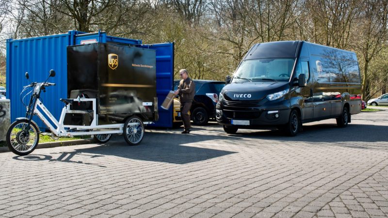 Paketumschlag Transporter zu Lastenrad