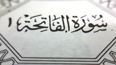 Wat moet degene die Soerah Al-Faatihah niet kan reciteren doen in het gebed?