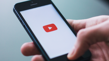 Wat is het oordeel over het geld dat men verdient met YouTube, TikTok en dergelijke?