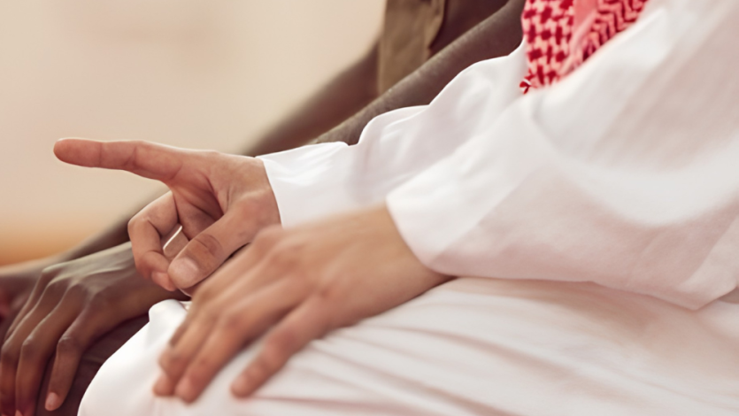 Hadith: de Profeet ﷺ keek naar zijn wijsvinger tijdens de Tashahhud