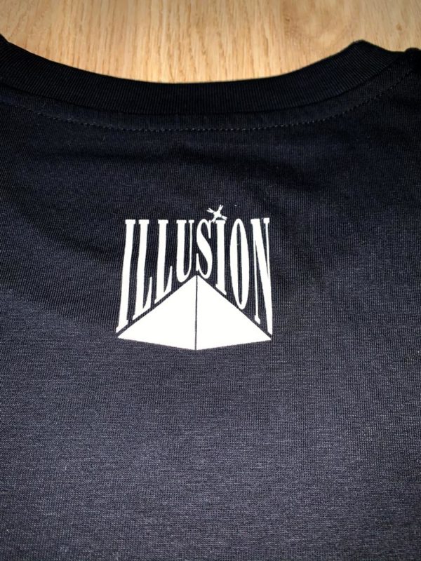 T-Shirt It's Time For Illusion (Achter - Zoom)