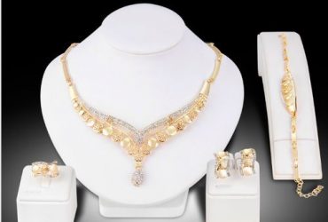 Magnificent Women Wedding Necklace And Jewelry Set- Gold