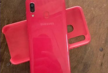 Samsung Galaxy A20 32 GB Red