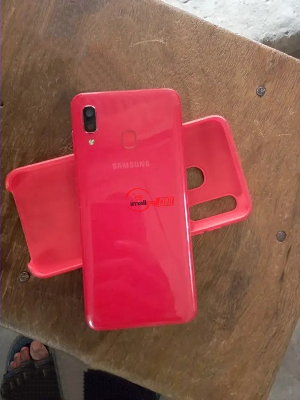 Samsung Galaxy A20 32 GB Red