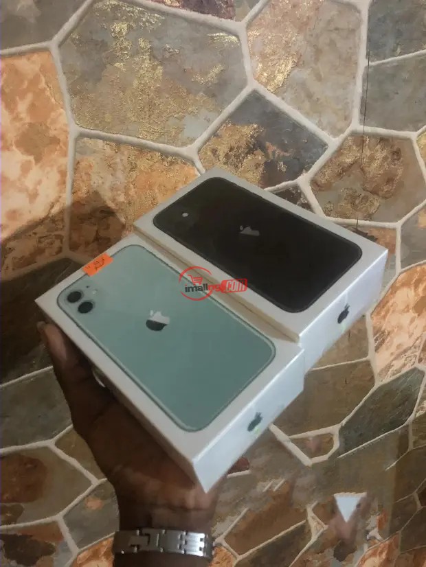 New Apple iPhone 11 64 GB Green