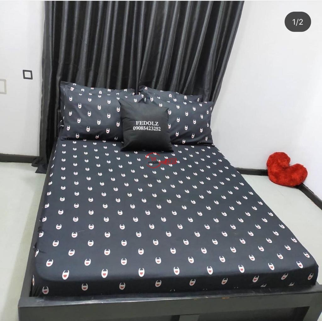 Duvet, bedsheets, bedspread