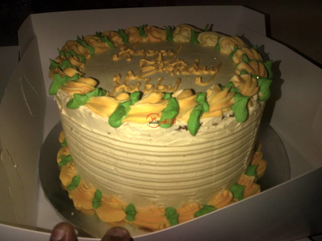 10″ Carrot cake with cream