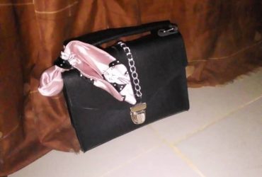 Ladies hand bag