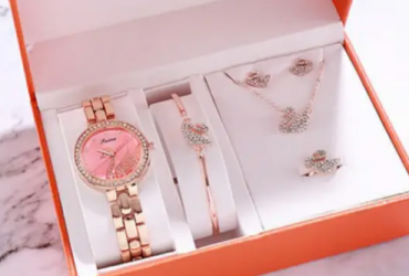 Female Wristwatch Complete Set Available In Gold