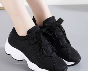 Ladies Sneaker-Black