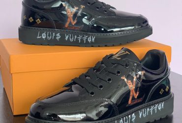 *Louis Vuitton Signature Sneakers