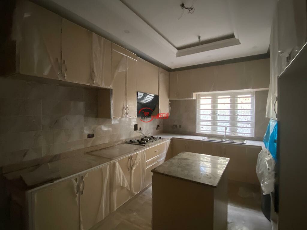4 bedroom duplex for sale