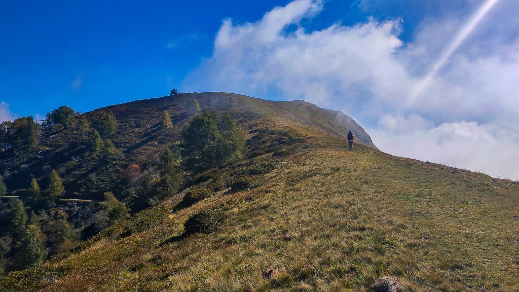 Salendo al Lares Brusàa verso il Pizzo Olino Foto Gabriele Ardemagni Ottobre 2021