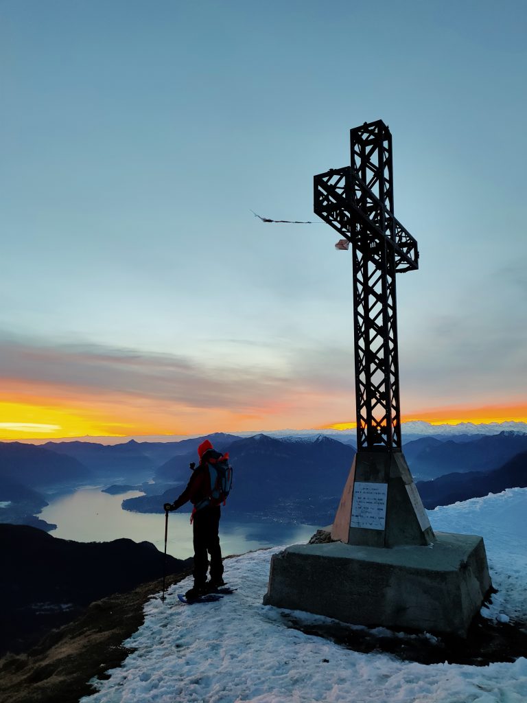 Croce in vetta al Monte Muggio Foto Gabriele Ardemagni