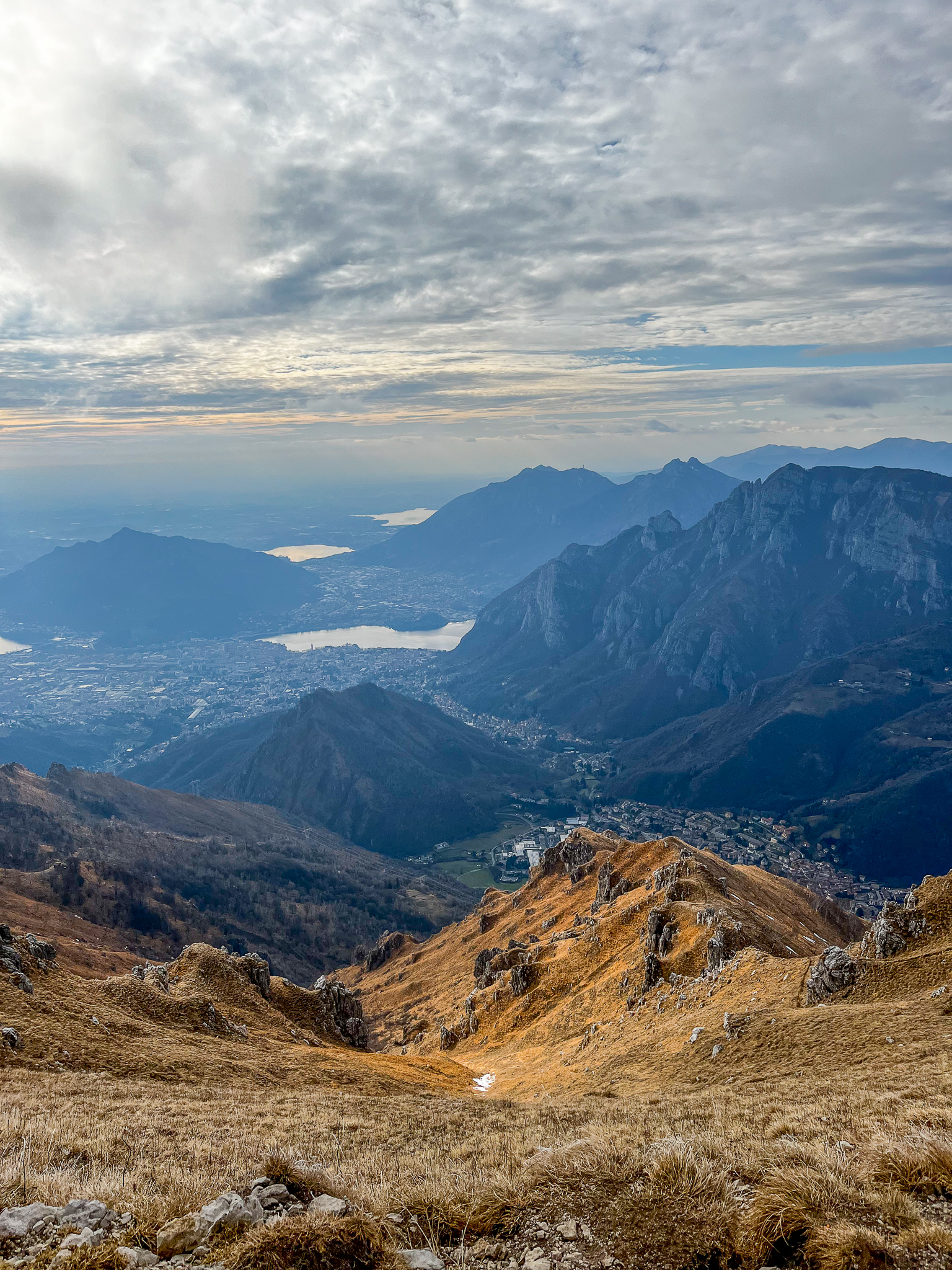 Vista verso Sud dalla Vetta del Monte Due mani Foto Gabriele Ardemagni