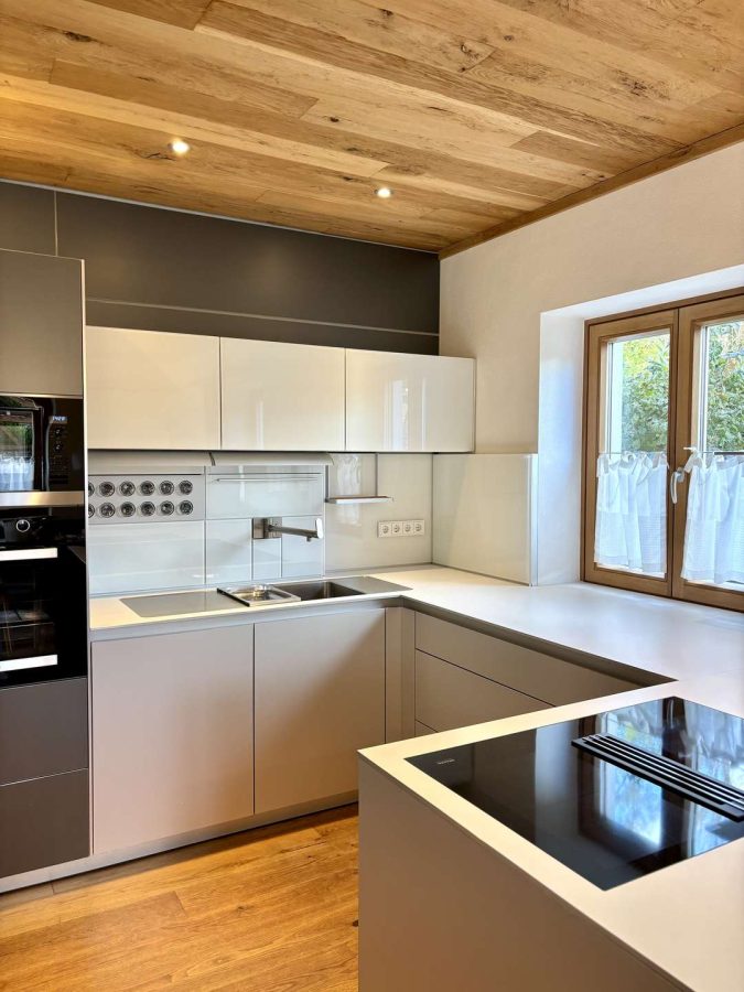 Exklusiv ausgestattetes Einfamilienhaus mit großem Garten und Werkstattanbau!, 94034 Passau, Einfamilienhaus