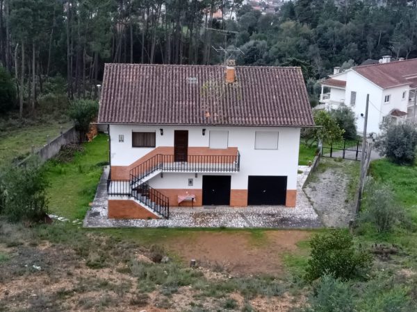 Moradia Isolada com Terreno em Moinhos, Miranda do Corvo Distrito Coimbra CASAS