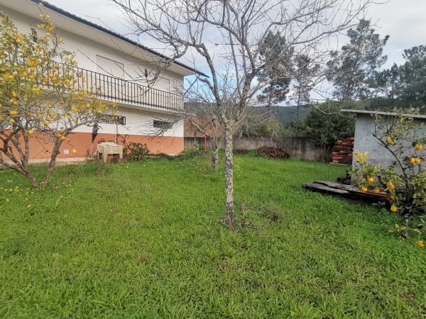 Moradia Isolada com Terreno em Moinhos, Miranda do Corvo Distrito Coimbra CASAS