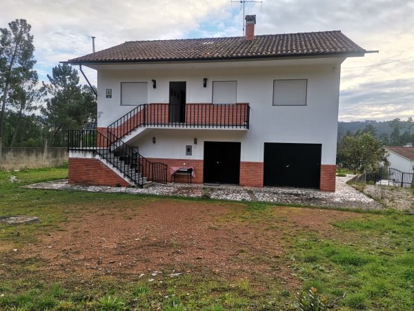 Moradia Isolada com Terreno em Moinhos, Miranda do Corvo Distrito Coimbra CASAS